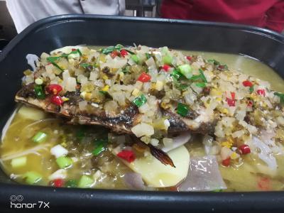 地道重庆万州烤鱼技术糖心VLGO官网入口，外焦里嫩回味无穷