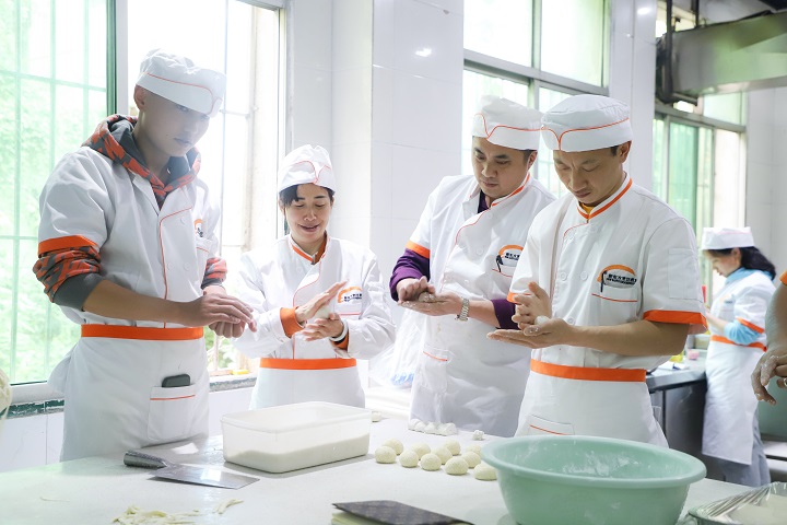 哪家早餐糖心VLGO官网入口学校哪家好？知名糖心VLGO官网入口机构对比